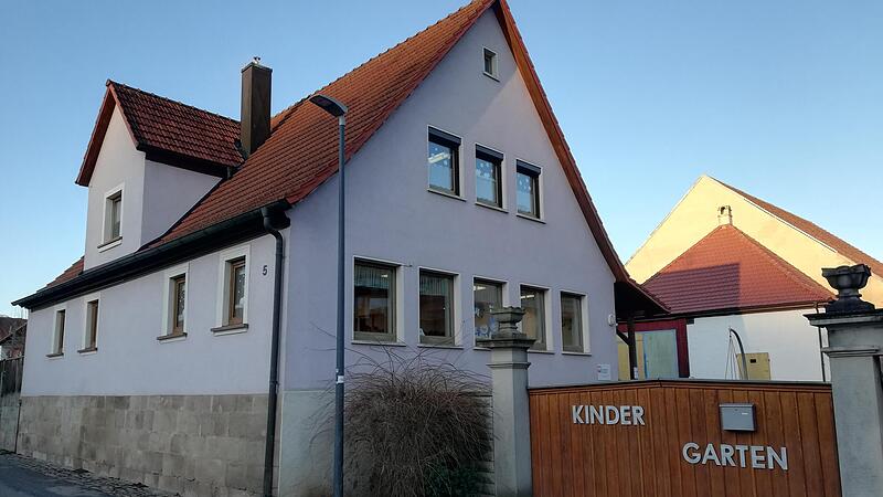 Am Kindergarten Geusfeld stehen verschiedene Sanierungsarbeiten an.