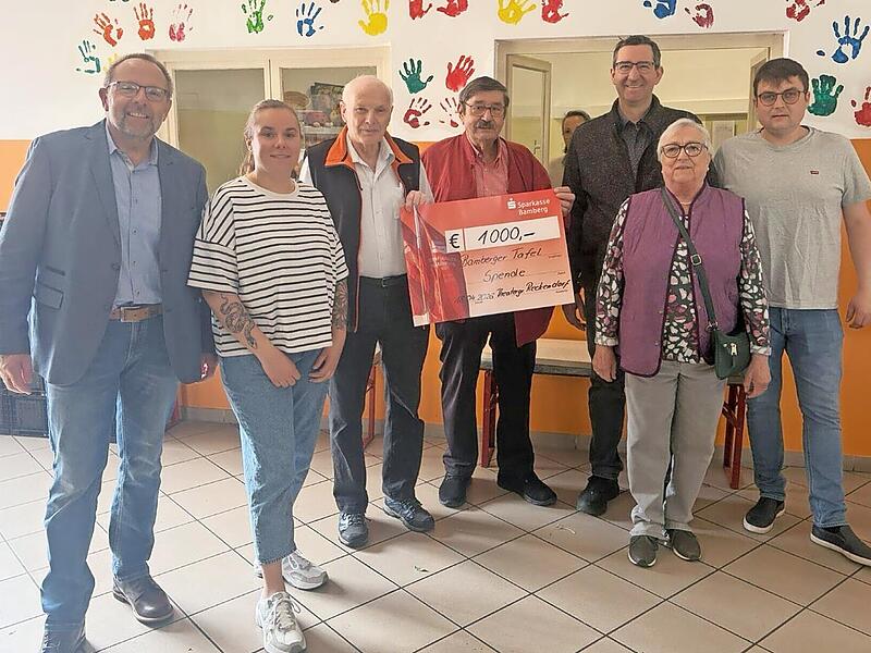 &Uuml;bergabe der Spende in H&ouml;he von 1000 Euro.