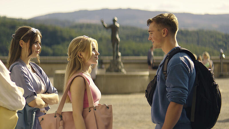 Silas (Luis Vorbach) und Helene (Emilia Pieske) in &bdquo;Die Schule der magischen Tiere&ldquo;