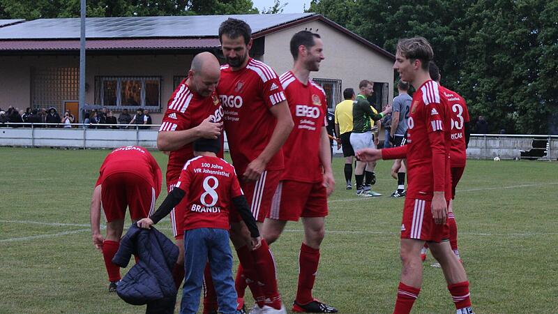 Freude beim VfR Johannisthal über den Klassenerhalt in der Kreisliga Kronach/Lichtenfels.