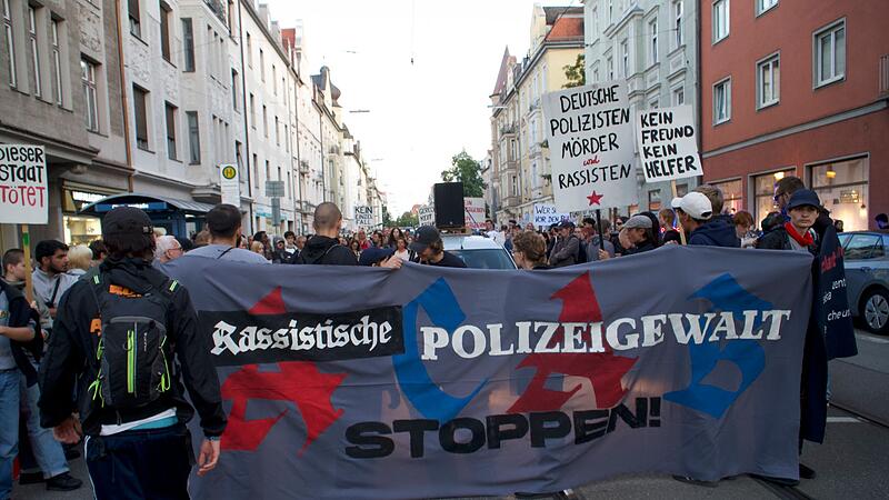 Demo nach Polizeischuss auf Sch&uuml;ler mit Softair-Waffe