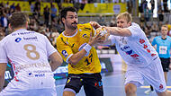 HSC 2000 Coburg - TV Grosswallstadt Nejc Planinsek wird von zwei Großwallstadtern beackert. Letztlich endete das Frankenderby remis.