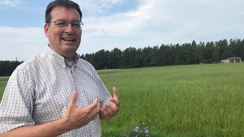 Martin Distler auf der Langen Meile, wo in naher Zukunft Windräder stehen sollenForchheim & Fränkische Schweiz Martin Distler auf der Langen Meile, wo in naher Zukunft Windräder stehen sollenForchheim & Fränkische Schweiz