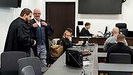 Kopfschuss Die beiden Angeklagten im sogenannten Kopfschuss-Prozess mit ihren Verteidigern.