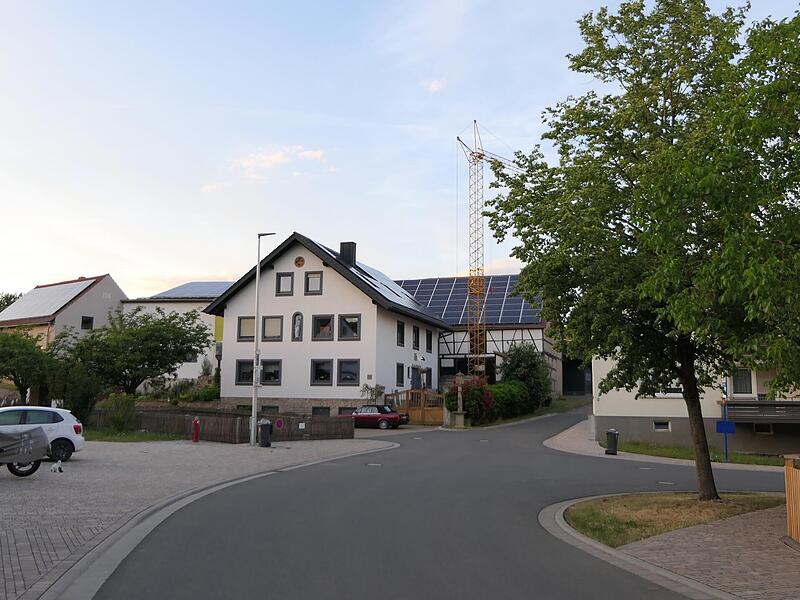 Der Dorfplatz wurde vor einigen Jahren neu gestaltet.