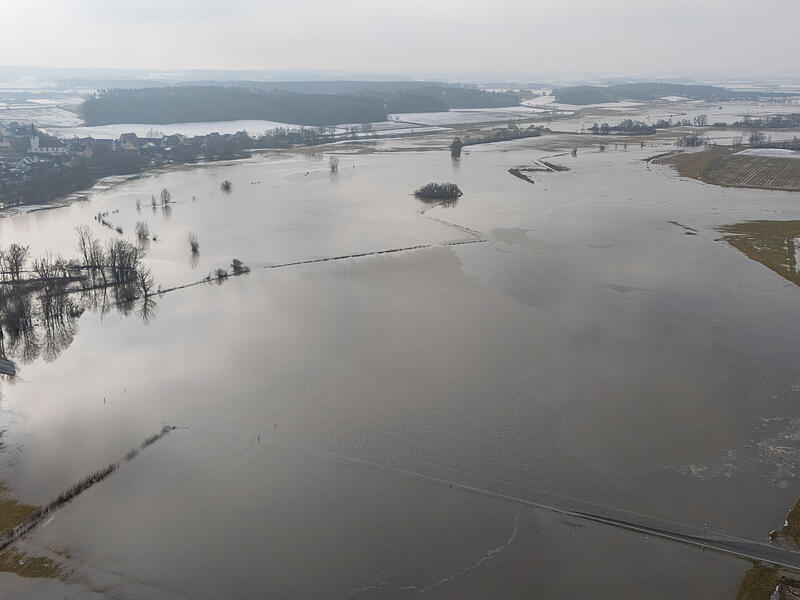 Hochwasseralarm im Aischgrund: Das Wasserwirtschaftsamt N&uuml;rnberg gibt eine Hochwasserwarnung vor Ausuferungen und &Uuml;berschwemmungen in der Stadt Erlangen und im Landkreis Erlangen-H&ouml;chstadt heraus.