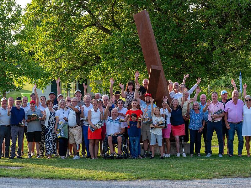 Gruppenbild der Teilnehmenden des Inklusionsgolfturniers in Maria Bildhausen.