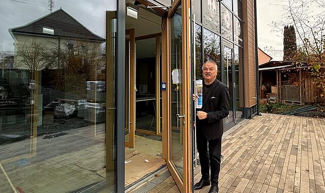 BRK-Kreisvorsitzender Klaus-Peter Söllner lädt zum Tag der offenen Tür an.