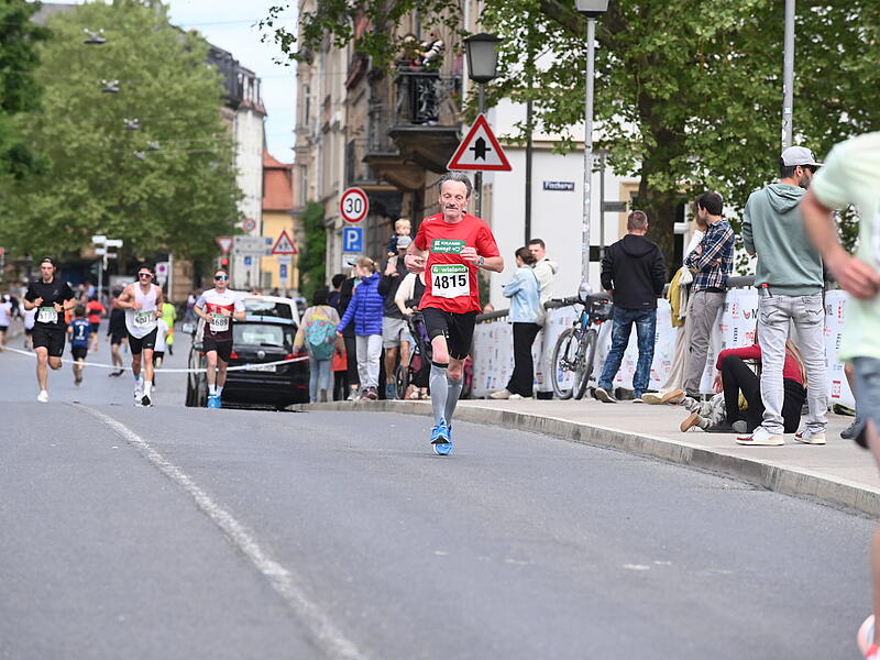 Weltkulturerbelauf 2025: 10,7 Kilometer durch Bamberg. Etwa 3700 Teilnehmer waren beim Wieland-Lauf am Start.