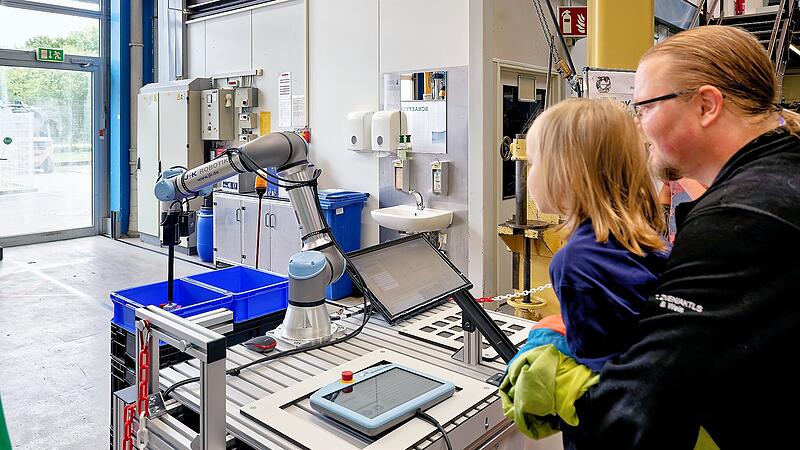 Mitarbeiterfest bei Schaeffler in HirschaidEin Werk feiert mit seiner großen Familie Mitarbeiterfest bei Schaeffler in HirschaidEin Werk feiert mit seiner großen Familie