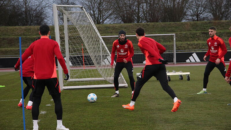 Der 1. FC N&uuml;rnberg trainiert auf dem Adi-Dassler-Sportplatz.