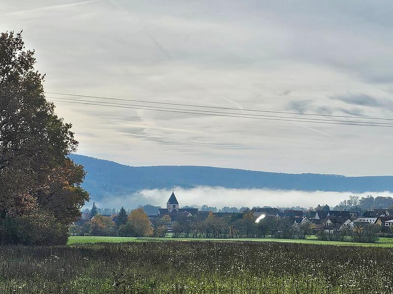 Das Bild entstand an einem Morgen. Es zeigt: einen Blick auf Thulba.