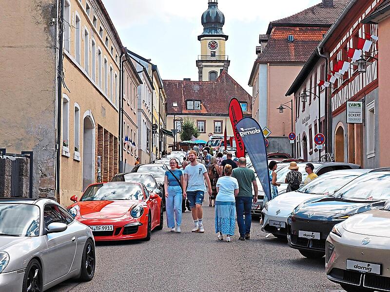 Zum Stadtsteinacher Stadtjubil&auml;um gab es auch eine Autoschau.Klaus R&ouml;ssner