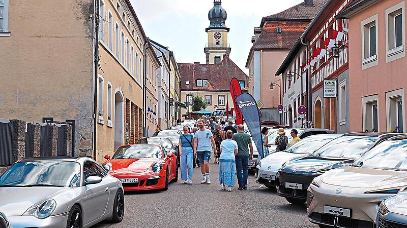 Zum Stadtsteinacher Stadtjubiläum gab es auch eine Autoschau.Klaus Rössner Zum Stadtsteinacher Stadtjubiläum gab es auch eine Autoschau.Klaus Rössner