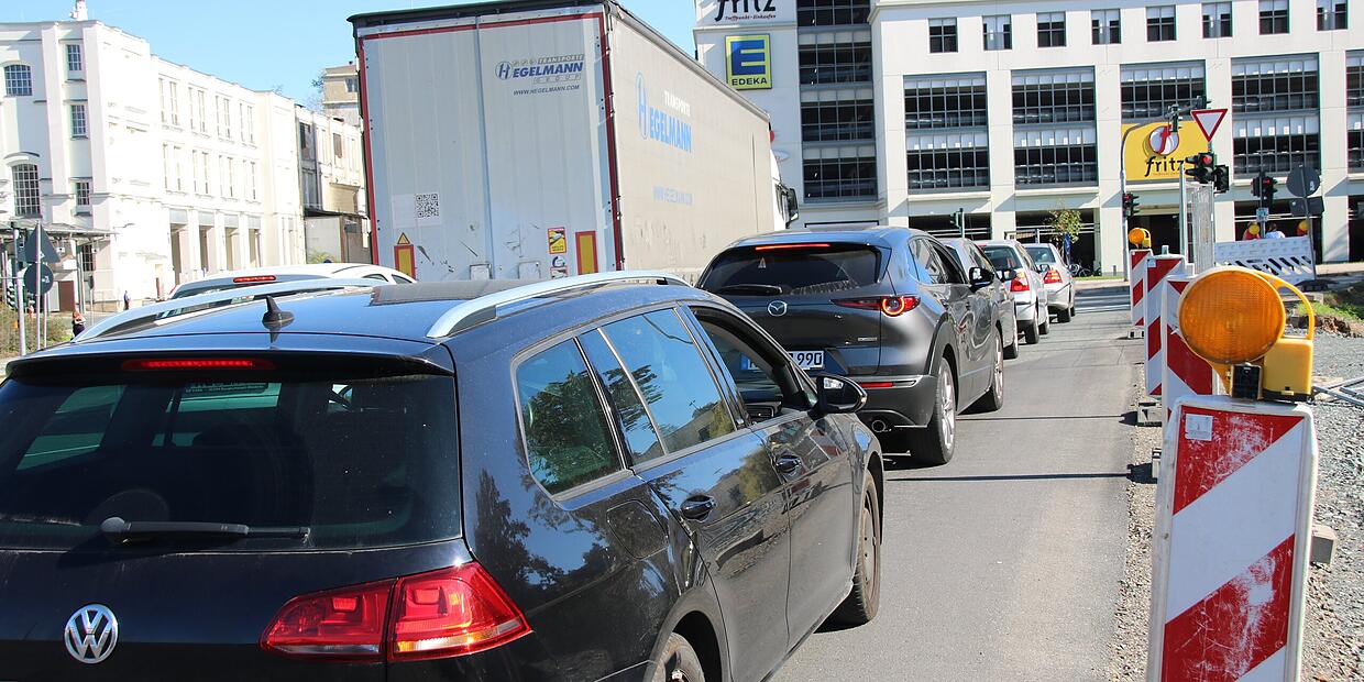 Traffic jam at the Fritz intersection: Is the green arrow the solution?