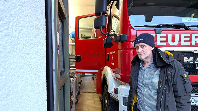 Aussteigen und vorbeilaufen? Im Forchheimer Feuerwehrger&auml;tehaus undenkbar. F&uuml;r Stadtbrandinspektor J&uuml;rgen Mittermeier unhaltbare Zust&auml;nde.