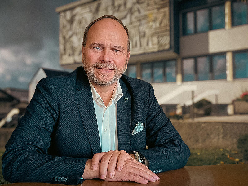 Bernd Reisenweber, Debatte um seine Nachfolge in Ebersdorf