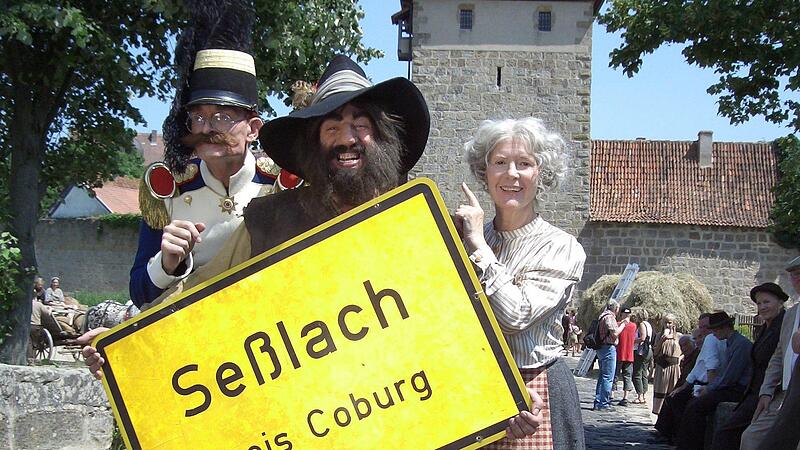 2015 wurde in Seßlach (Landkreis Coburg) der Film „Der Räuber Hotzenplotz“ gedreht. In den Hauptrollen (von rechts): Christiane Hörbiger als Großmutter, Armin Rohde als Räuber Hotzenplotz und Piet Klocke als Wachtmeister Dimpfelmoser.