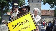 2015 wurde in Seßlach (Landkreis Coburg) der Film „Der Räuber Hotzenplotz“ gedreht. In den Hauptrollen (von rechts): Christiane Hörbiger als Großmutter, Armin Rohde als Räuber Hotzenplotz und Piet Klocke als Wachtmeister Dimpfelmoser.