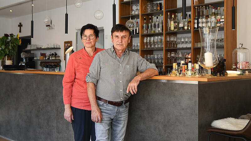 Gabriele H&uuml;mmer und Hellmuth Mantel im Restaurant &bdquo;Zum Johann&ldquo;.