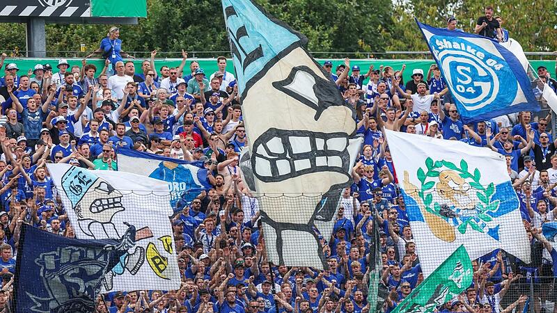 Schalke Fans ausw&auml;rts in Aalen