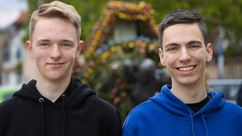 Konstantin Heinlein (l.) und Niklas Br&uuml;tting haben beim Wettbewerb &bdquo;Jugend forscht&ldquo; den Landessieg in Bayern  im Fachgebiet Physik eingeheimst. Nun geht es f&uuml;r sie zum Bundesfinale in Hamburg.Forchheim & Fr&auml;nkische Schweiz
