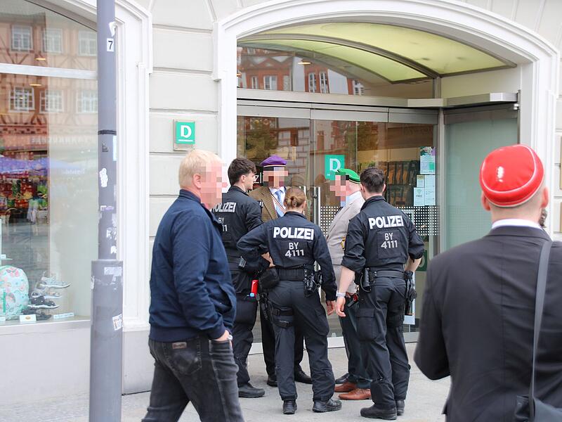 Erste Demo beim PfingstkongressErste Demo beim Pfingstkongress Erste Demo beim Pfingstkongress