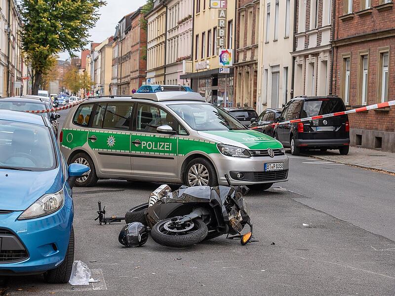 Motorradfahrer und E-Scooter-Fahrerin bei Unfall in Bamberg schwer verletzt Motorradfahrer und E-Scooter-Fahrerin bei Unfall in Bamberg schwer verletzt