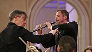 Perfekte Kombination aus Oboe und Klangk&ouml;rper: Solist Kai Fr&ouml;mbgen (rechts) und Dirigent Sebastian Tewinkel &uuml;berzeugten beim Fr&uuml;hlingskonzert des Bayerischen Kammerorchesters.