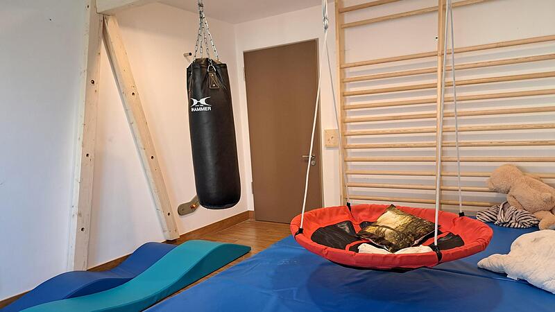 Der „Action Raum“ im Haus Ebelsbach lässt die Bewohner ihre motorischen Fähigkeiten ausleben. Und das tut auf allen Ebenen gut und schafft Lebensqualität. Der „Action Raum“ im Haus Ebelsbach lässt die Bewohner ihre motorischen Fähigkeiten ausleben. Und das tut auf allen Ebenen gut und schafft Lebensqualität.