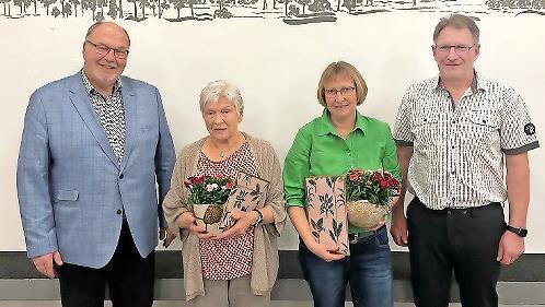 Kreisvorsitzender Mathias Schneider mit den Geehrten H. Zeitler und C. Witzgall und mit dem Ortsvorsitzendem Karlheinz Witzgall bei der Ehrung (von links).