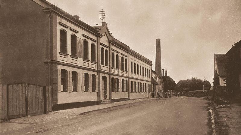 1948 zieht Puma in die fr&uuml;here, inzwischen leerstehende Schuhfabrik Sch&uuml;rr in der W&uuml;rzburger Stra&szlig;e ein. Das Foto ist &auml;lter und stammt wohl von 1890.