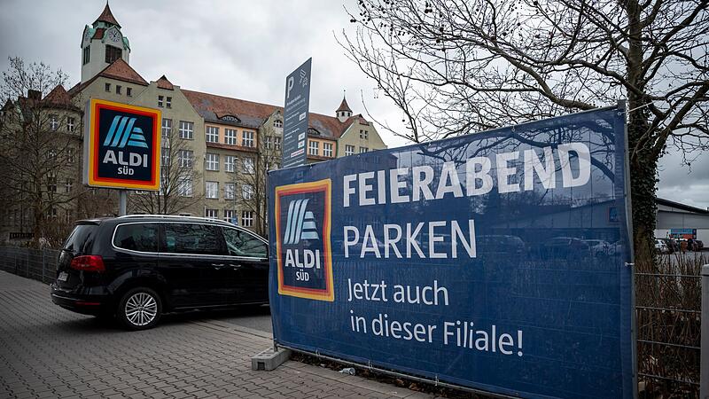 Feierabend- und Wochenendparken bei Aldi S&uuml;d