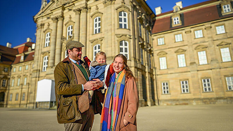 Alvaro Elze ist seit Januar 2024 der neue Leiter der Schlossverwaltung von Schloss Weissenstein. Er wohnt gemeinsam mit seiner Frau Lisanne und seiner Tochter Therezita auf dem Gel&auml;nde.
