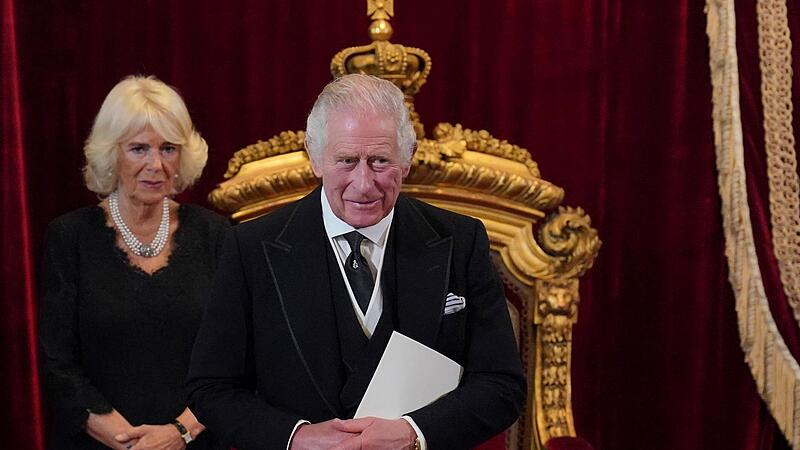 K&ouml;nig Charles III. und seine K&ouml;nigsgemahlin Camilla werden am 6. Mai in der Westminster Abbey in London vom Erzbischof von Canterbury, Justin Welby, gekr&ouml;nt.