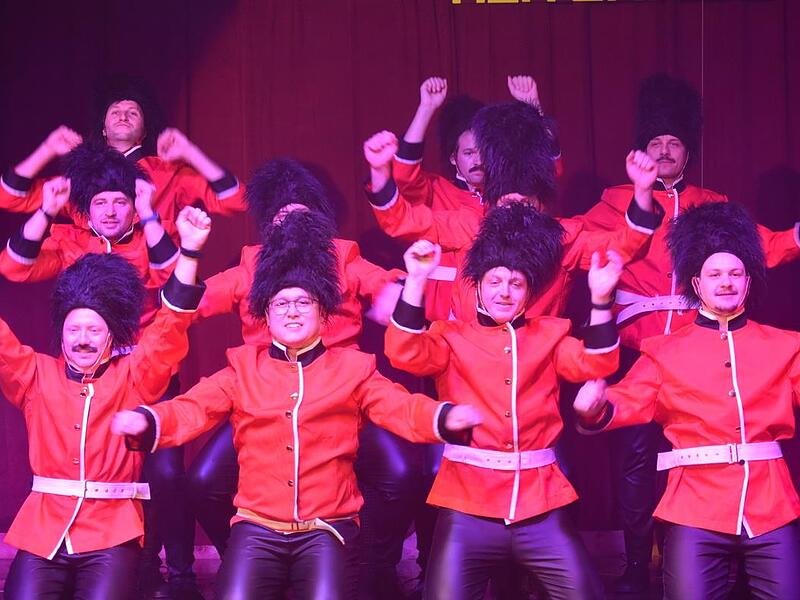Das neu formierte Männerballett begeistere das Publikum. Das neu formierte Männerballett begeistere das Publikum.