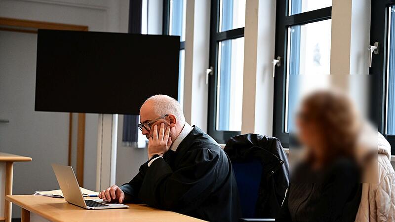 Rechtsanwalt Ren&eacute; Kuball aus Lommatzsch bei Mei&szlig;en und die Angeklagte