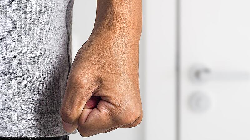 Weil sie keine Pille schlucken wollte, versperrte der Angeklagte seiner Freundin den Weg.Forchheim & Fr&auml;nkische Schweiz