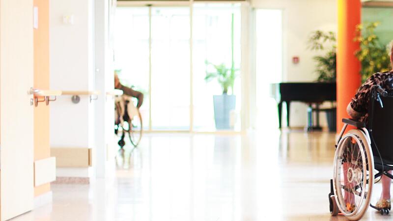 Die Personaldecke im Pflegebereich ist ohnehin schon d&uuml;nn. Sollten durch die Impfpflicht weitere Mitarbeiter  wegfallen, m&uuml;ssen  ganze Stationen oder H&auml;user geschlossen werden.