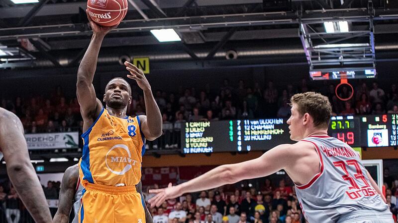 Die Bamberger Bundesliga-Basketballer um Patrick Heckmann sind zum Saisonauftakt beim Aufsteiger Rasta Vechta zu Gast.