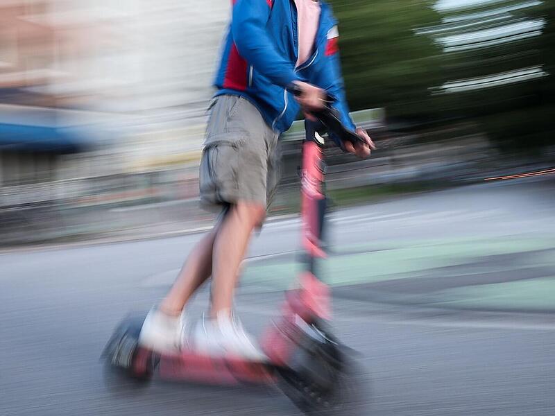 Verfolgungsjagd im Kreis Bamberg: Jugendliche fl&uuml;chten auf E-Scootern vor Polizei