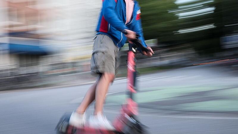 E-Scooter-Fahrer flüchtet berauscht vor Polizei in Erlangen E-Scooter-Fahrer flüchtet berauscht vor Polizei in Erlangen