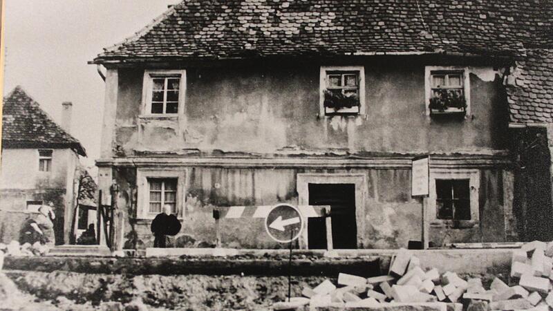 Das Haus, das in der sp&auml;teren Glockengasse 1 stand, ist heute nur noch  eine Gr&uuml;nfl&auml;che.