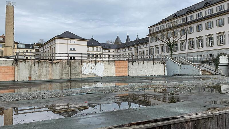 Dunkle Wolken &uuml;ber dem Steigenberger-Areal. Wie geht es in Sachen Nobelhotel am Kurgarten weiter? Laut Freistaat sind die Investoren des Kurparkresorts aus dem Rennen. Die halten jedoch weiter an dem Vorhaben fest.