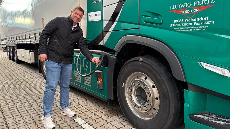 Markus Peetz hat f&uuml;r seine Spedition drei E-Lkw angeschafft als Teil seiner Umwelt- und Klimaschutz-Strategie.