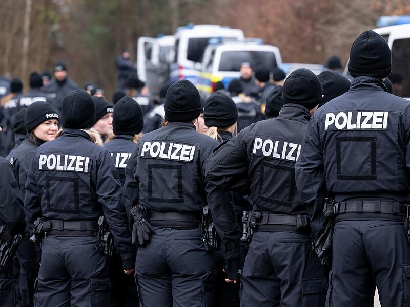 Nach dem Fund einer Frauenleiche im Wald bei München