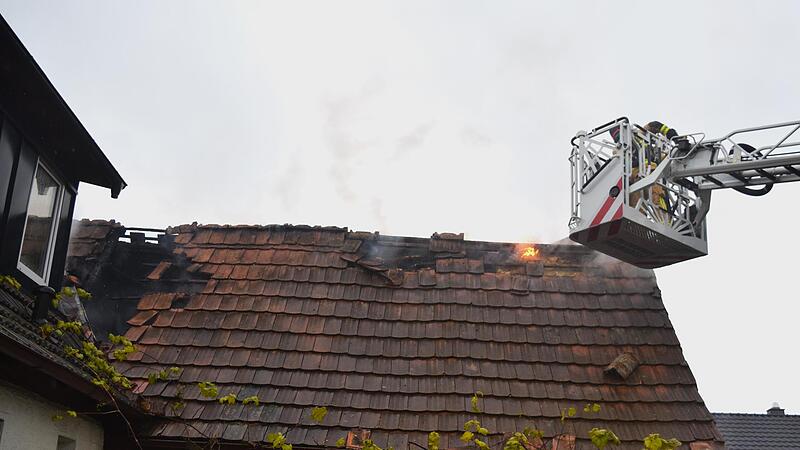 Auch eine Drehleiter ist im Einsatz gewesen.