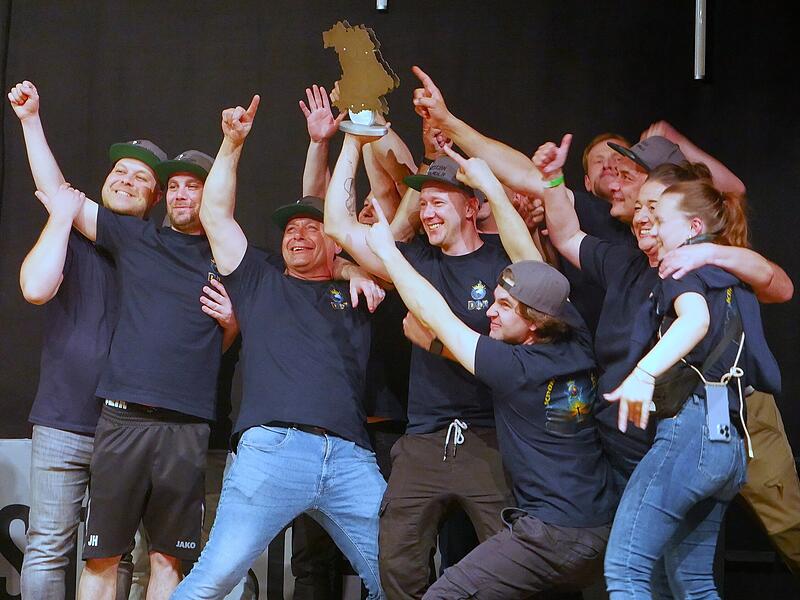 Meisterschaft im M&auml;nnerballettTeuschnitzer Faschingsnarren verteidigen Titel