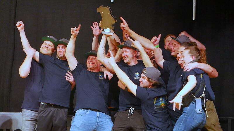 Meisterschaft im M&auml;nnerballettTeuschnitzer Faschingsnarren verteidigen Titel