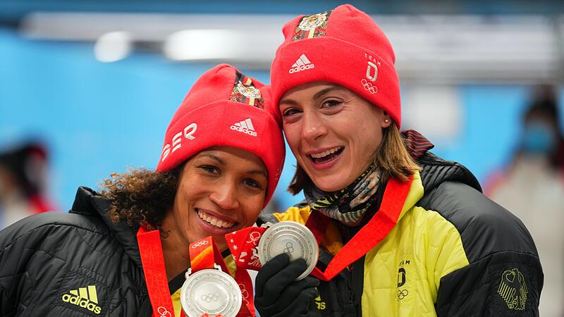 Mariama Jamanka und Alexandra Burghardt (r) Mariama Jamanka und Alexandra Burghardt (r)